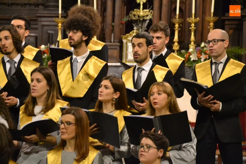 Foto 11 - Brillante cierre del Congreso del Seminario con las voces del Coro Tom&aacute;s Luis de Victoria  