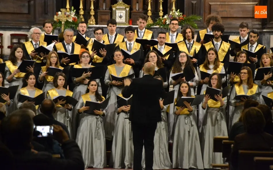 Foto 2 - Brillante cierre del Congreso del Seminario con las voces del Coro Tom&aacute;s Luis de Victoria  