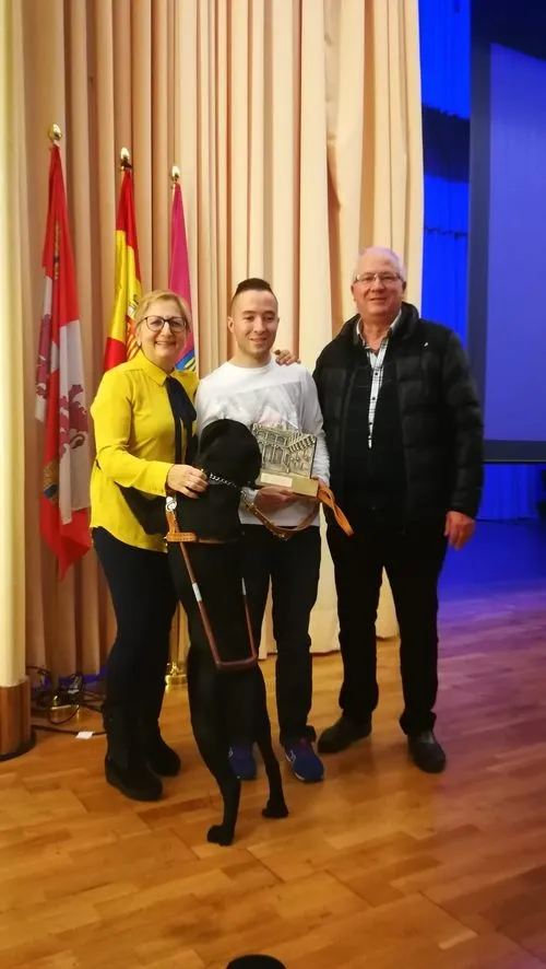 Foto 9 - El arquero villarinense, Daniel Mart&iacute;n, recibe la Salina de Bronce en los 57&ordm; Premios del Deporte ...