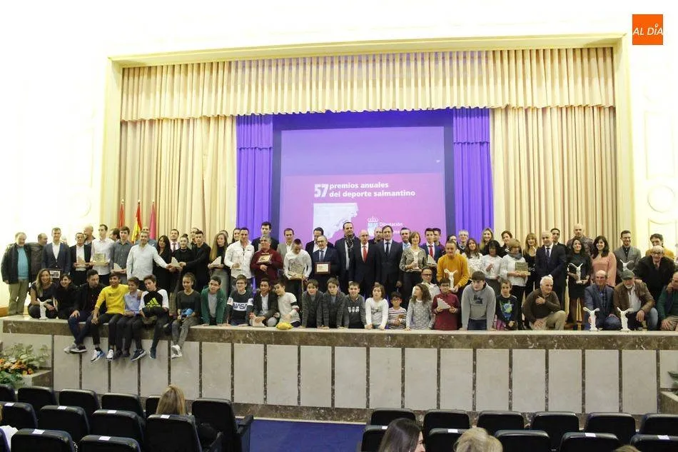 Foto 8 - El arquero villarinense, Daniel Mart&iacute;n, recibe la Salina de Bronce en los 57&ordm; Premios del Deporte ...