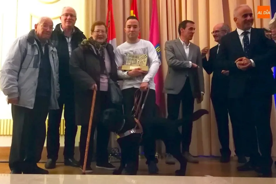 Foto 11 - El arquero villarinense, Daniel Mart&iacute;n, recibe la Salina de Bronce en los 57&ordm; Premios del Deporte ...
