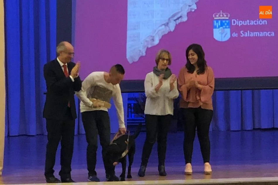 Foto 6 - El arquero villarinense, Daniel Mart&iacute;n, recibe la Salina de Bronce en los 57&ordm; Premios del Deporte ...