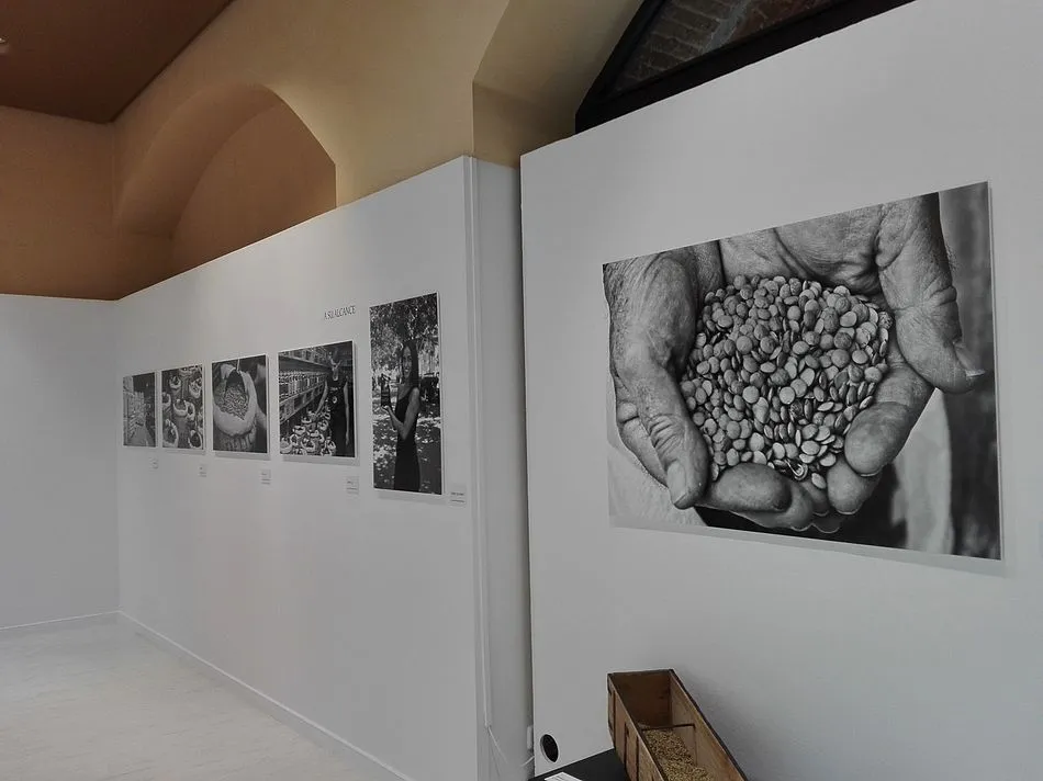 Foto 10 - &Aacute;ngel Centeno expone en el Museo del Comercio salmantino una muestra fotogr&aacute;fica sobre la...