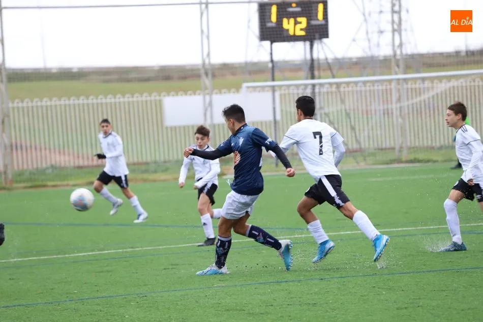 Una acción del Salamanca UDS-Villamayor de Primera Benjamín / Lydia González