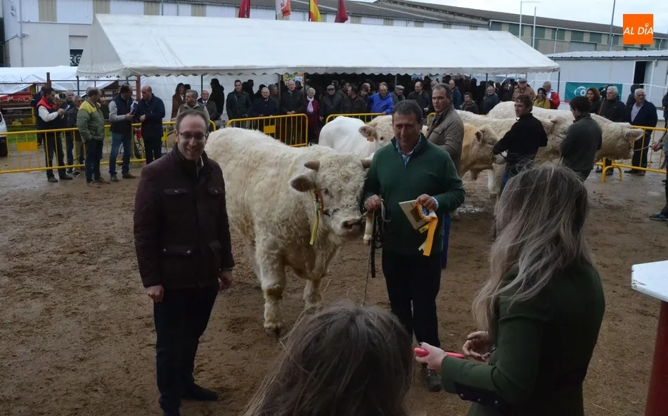 Foto 9 - El homenaje a Jos&eacute; Pinto culmina una ma&ntilde;ana de Feria con buen ambiente pese a la lluvia  