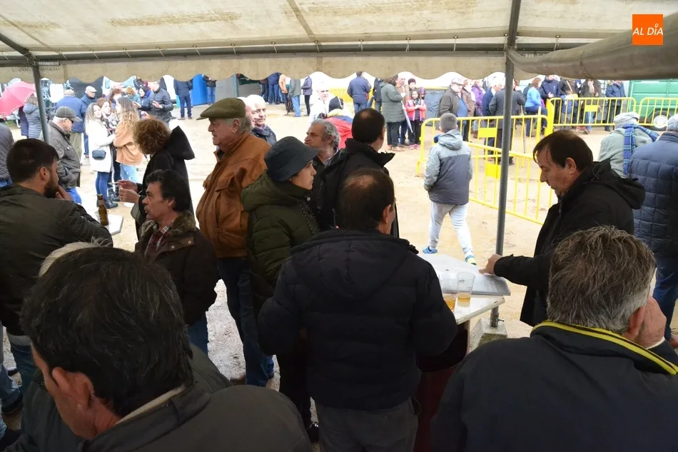 Foto 5 - El homenaje a Jos&eacute; Pinto culmina una ma&ntilde;ana de Feria con buen ambiente pese a la lluvia  