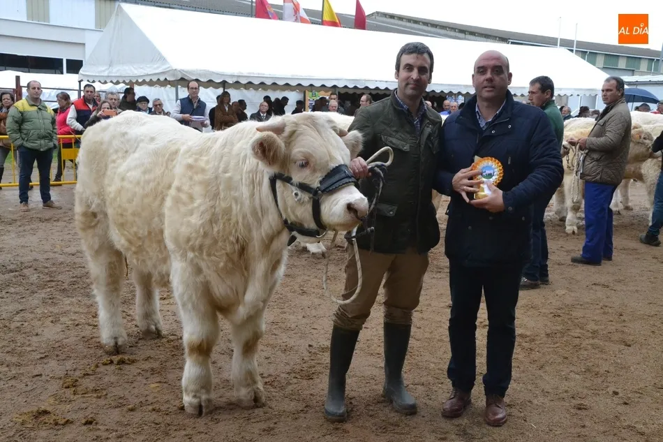 Foto 10 - El homenaje a Jos&eacute; Pinto culmina una ma&ntilde;ana de Feria con buen ambiente pese a la lluvia  