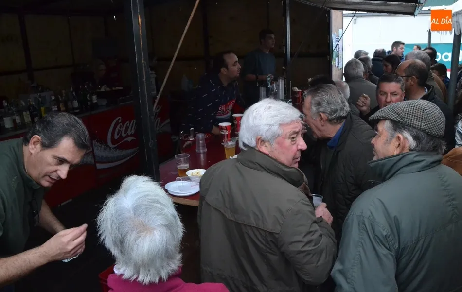 Foto 3 - El homenaje a Jos&eacute; Pinto culmina una ma&ntilde;ana de Feria con buen ambiente pese a la lluvia  