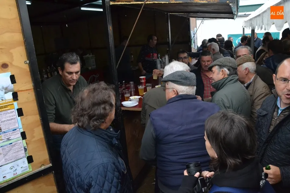 Foto 7 - El homenaje a Jos&eacute; Pinto culmina una ma&ntilde;ana de Feria con buen ambiente pese a la lluvia  