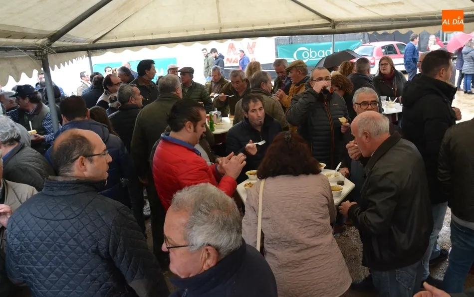 Foto 6 - El homenaje a Jos&eacute; Pinto culmina una ma&ntilde;ana de Feria con buen ambiente pese a la lluvia  