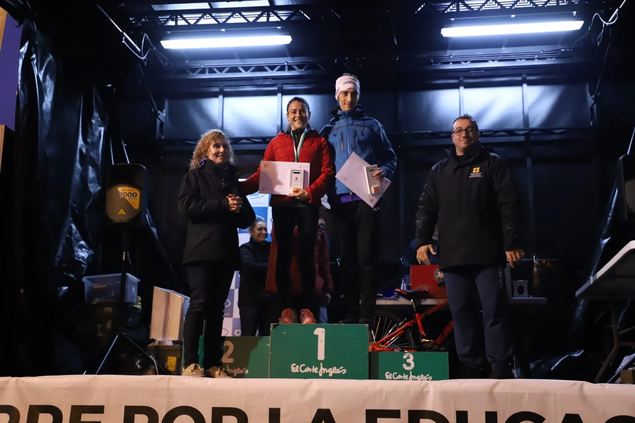 Momento de la recogida de premios por parte de los vencedores