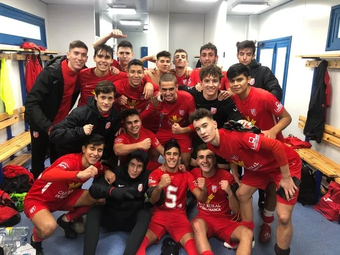 Celebración de los jugadores del División de Honor Juvenil del Santa Marta / Twitter