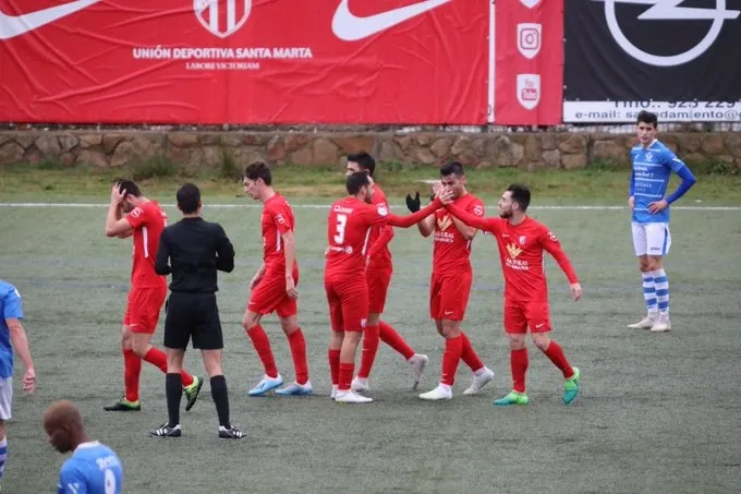 Los jugadores del Santa Marta celebran un gol frente a La Granja / UD Santa Marta