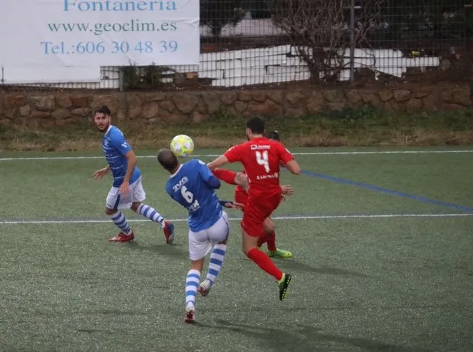 Foto 2 - Yago, Lolo y Mito ponen fin a la mala din&aacute;mica del Santa Marta frente a La Granja (3-0)