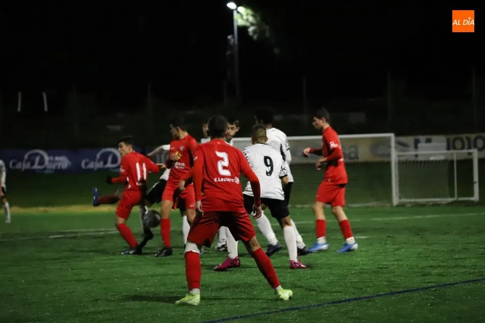 Un momento del Salamanca UDS-Santa Marta de Cadete Regional / Lydia González