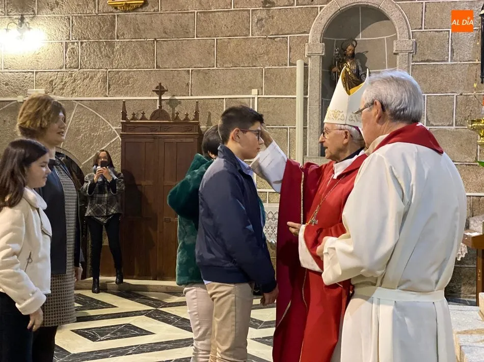 Foto 10 - Nueve j&oacute;venes de Villavieja y Bogajo reciben el Sacramento de la Confirmaci&oacute;n  