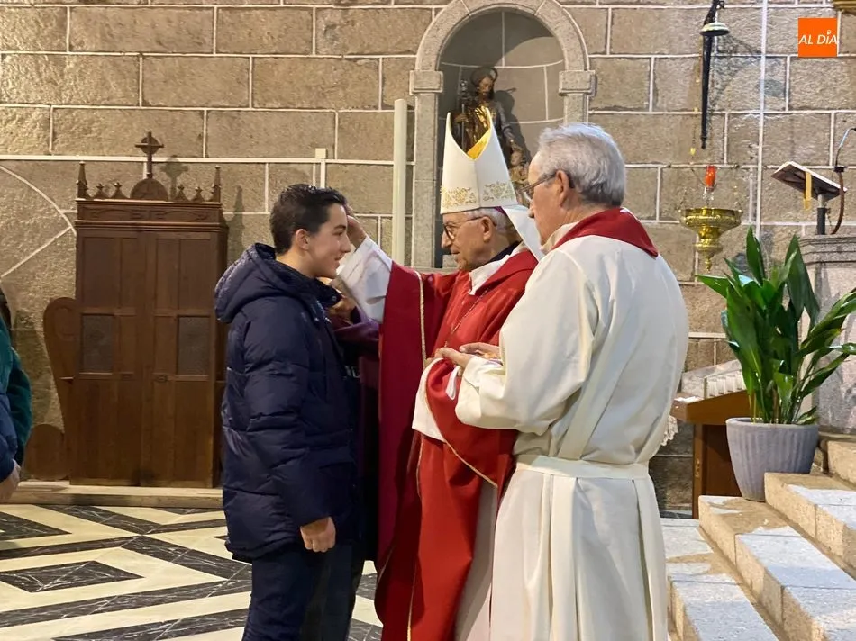 Foto 9 - Nueve j&oacute;venes de Villavieja y Bogajo reciben el Sacramento de la Confirmaci&oacute;n  