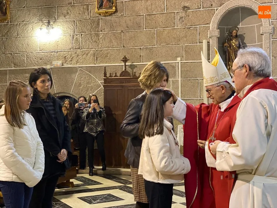Foto 8 - Nueve j&oacute;venes de Villavieja y Bogajo reciben el Sacramento de la Confirmaci&oacute;n  
