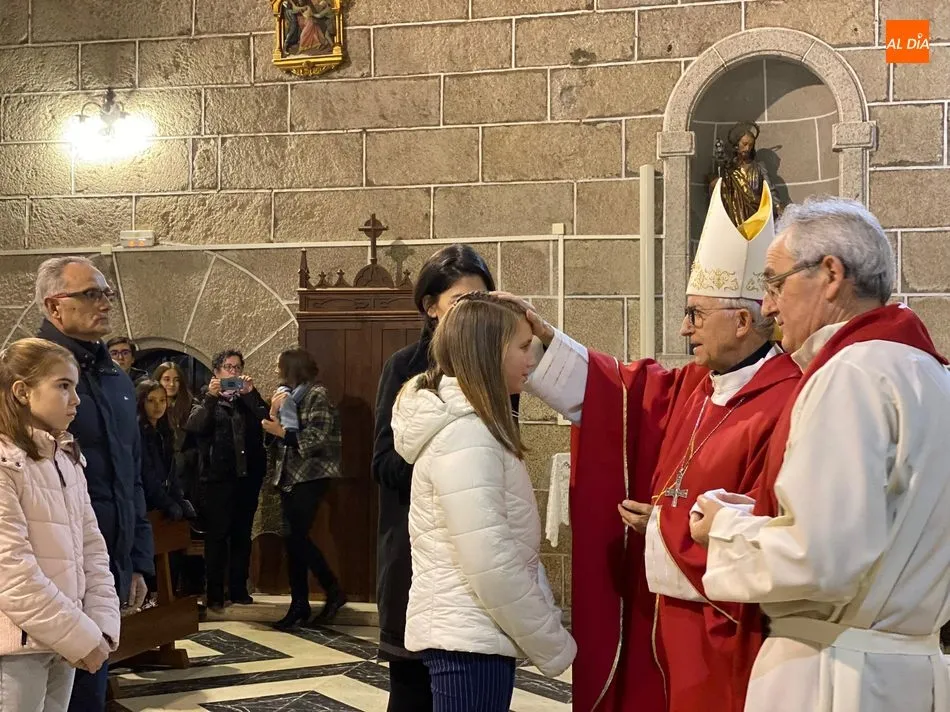Foto 7 - Nueve j&oacute;venes de Villavieja y Bogajo reciben el Sacramento de la Confirmaci&oacute;n  