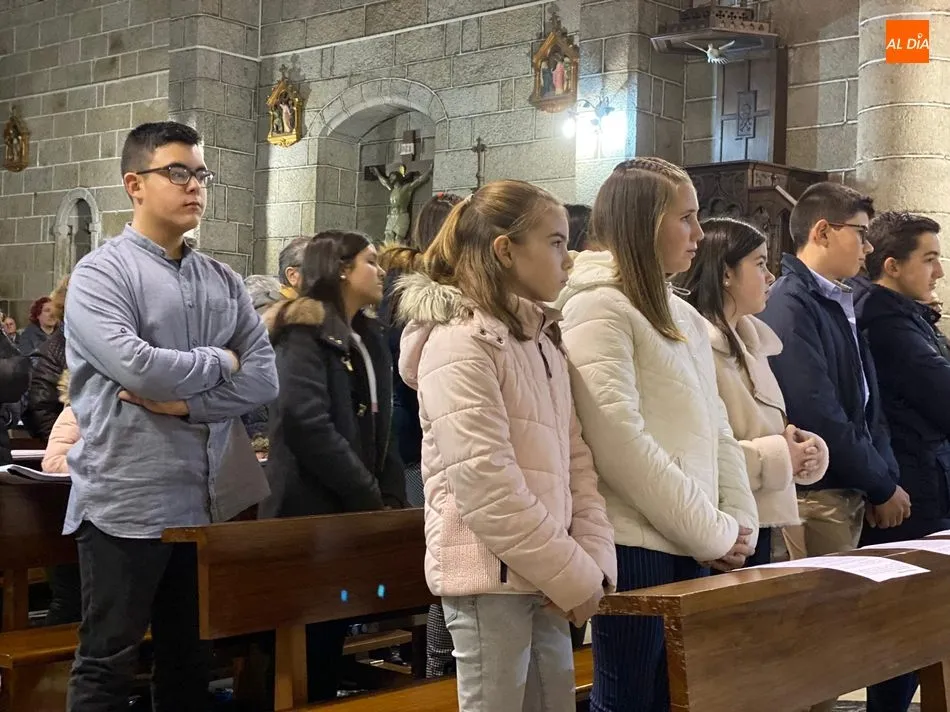 Foto 3 - Nueve j&oacute;venes de Villavieja y Bogajo reciben el Sacramento de la Confirmaci&oacute;n  
