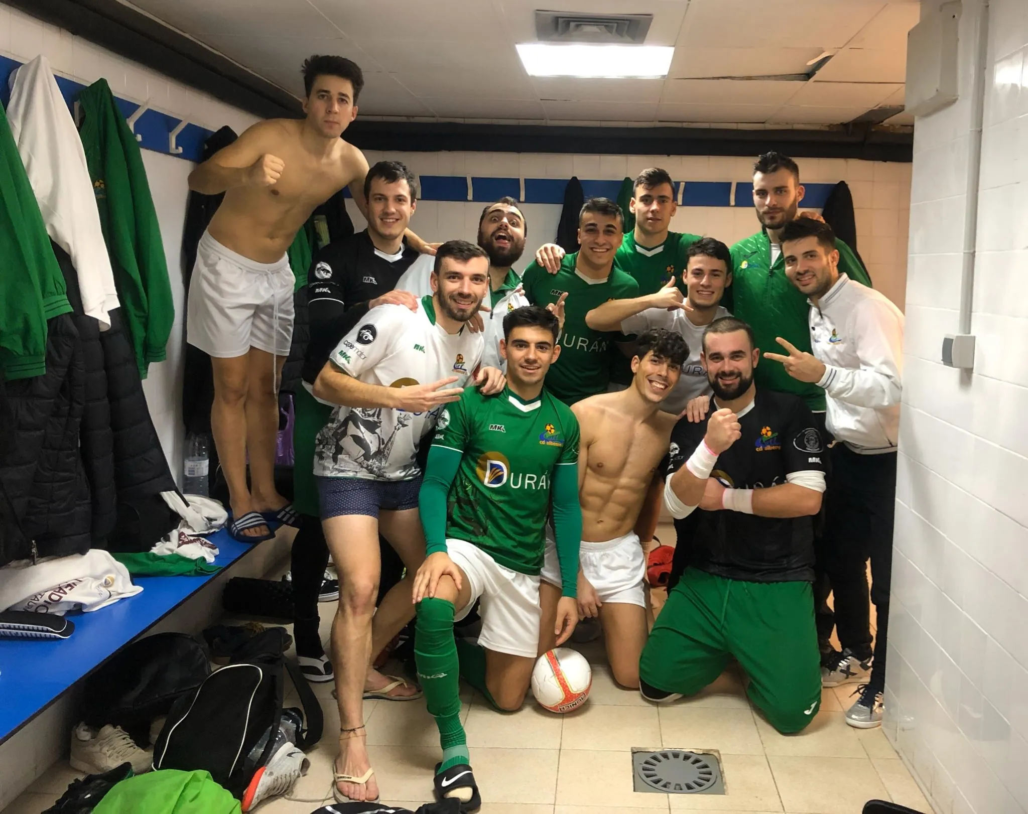 Celebración de los jugadores del Piensos Durán Albense