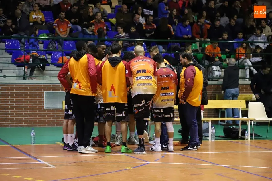 Charla técnica a los jugadores del Aquimisa Carbajosa