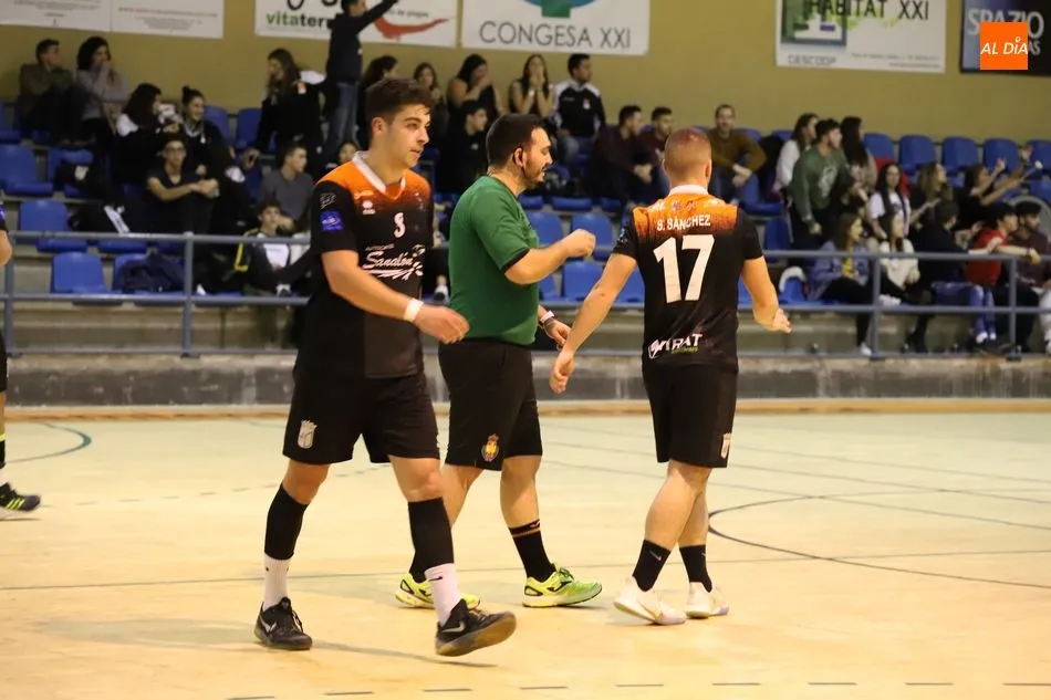 Foto 7 - El BM Salamanca sigue de dulce al batir a Lafuente Pereda (31-27)