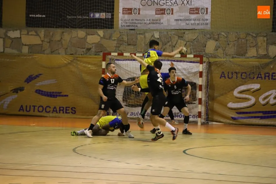 Foto 6 - El BM Salamanca sigue de dulce al batir a Lafuente Pereda (31-27)
