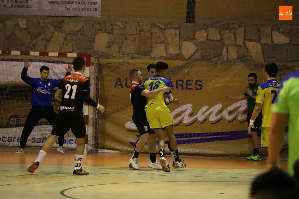 Foto 4 - El BM Salamanca sigue de dulce al batir a Lafuente Pereda (31-27)