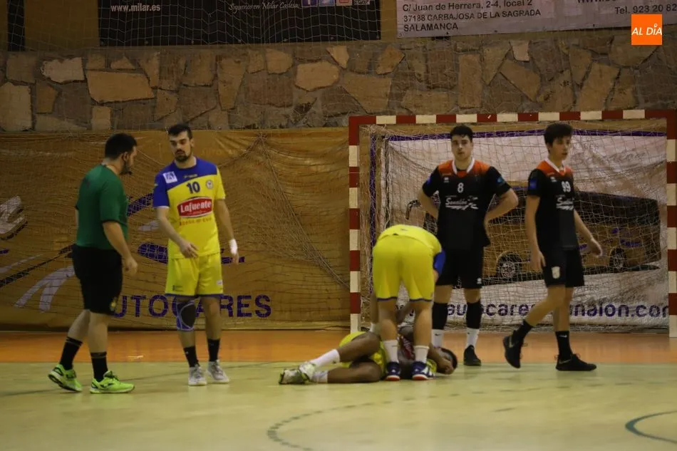 Foto 2 - El BM Salamanca sigue de dulce al batir a Lafuente Pereda (31-27)
