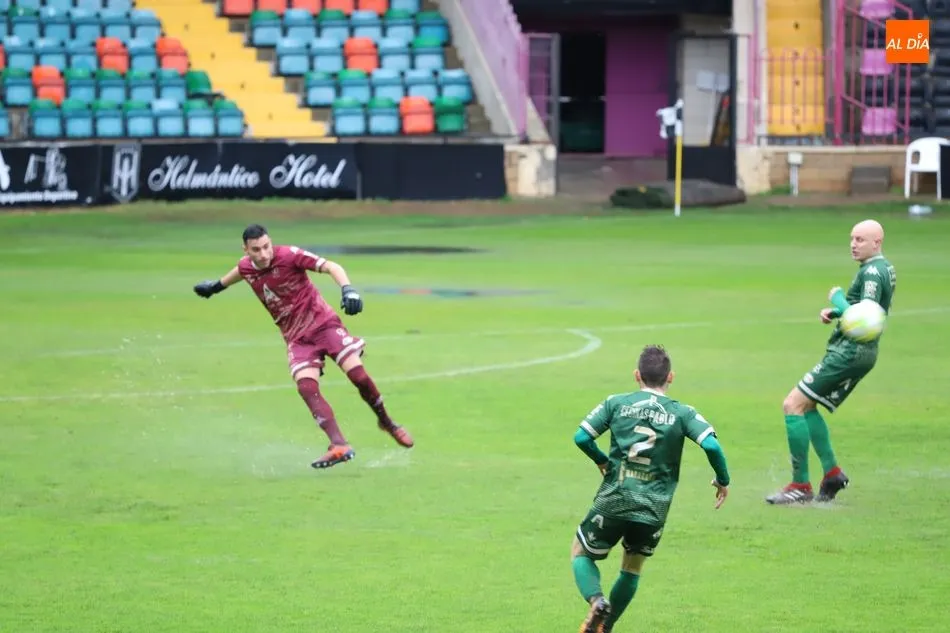 Foto 5 - Un mermado Salamanca UDS &lsquo;B&rsquo; sale goleado a manos del Astorga de un Helm&aacute;ntico irreconocible...