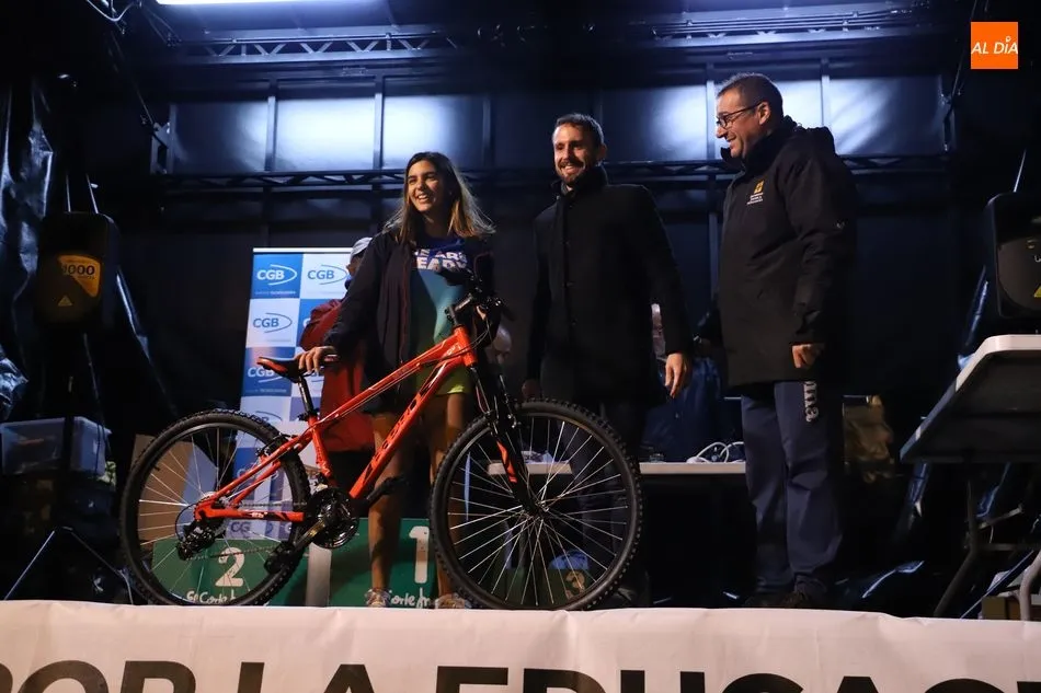 Foto 2 - &Aacute;lvaro Gil y Ver&oacute;nica S&aacute;nchez se llevan la&nbsp;IV San Silvestre Universitaria Solidaria-We are...