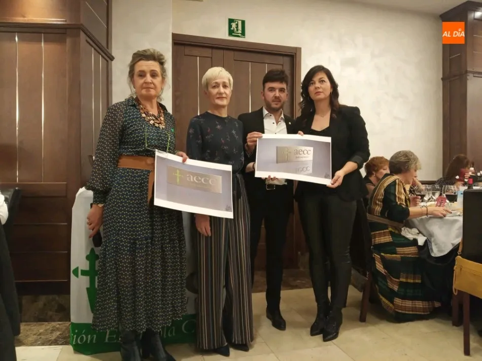 La Junta local de AECC lució sus nuevos logotipos para su futura sede