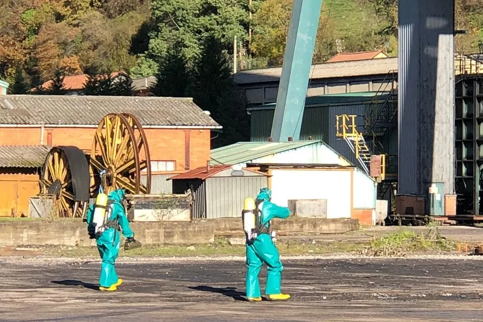 Foto 4 - Bomberos de B&eacute;jar participan en acciones formativas junto a la Unidad de Rescate Minero