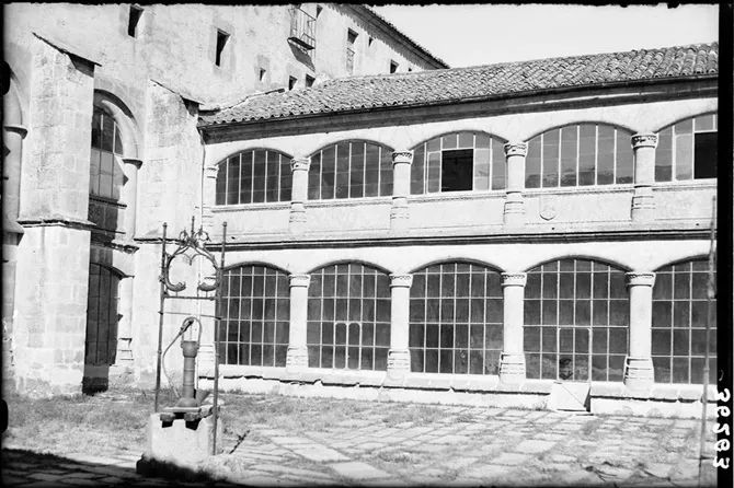 Foto 2 - El Claustro de los Aljibes en el Convento de San Esteban