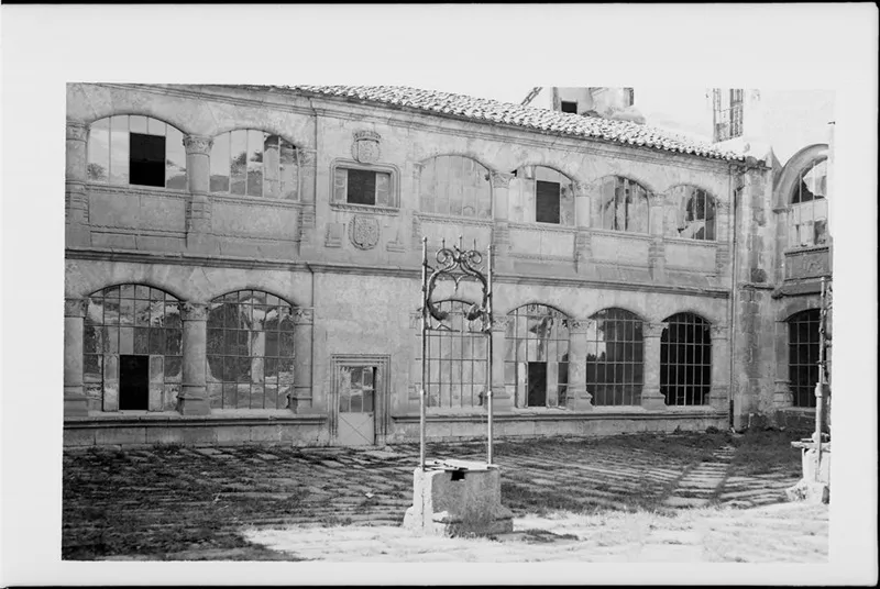 El Claustro de los Aljibes en el Convento de San Esteban