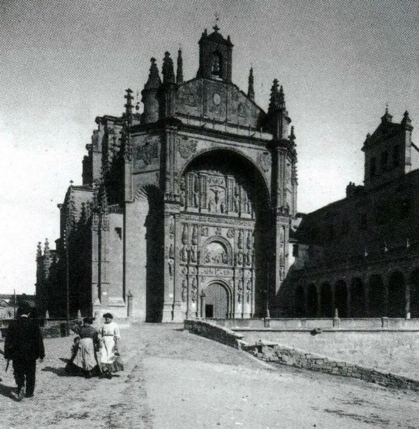 Foto 2 - La plaza del Concilio de Trento, cuando de ella sal&iacute;an coches de l&iacute;nea