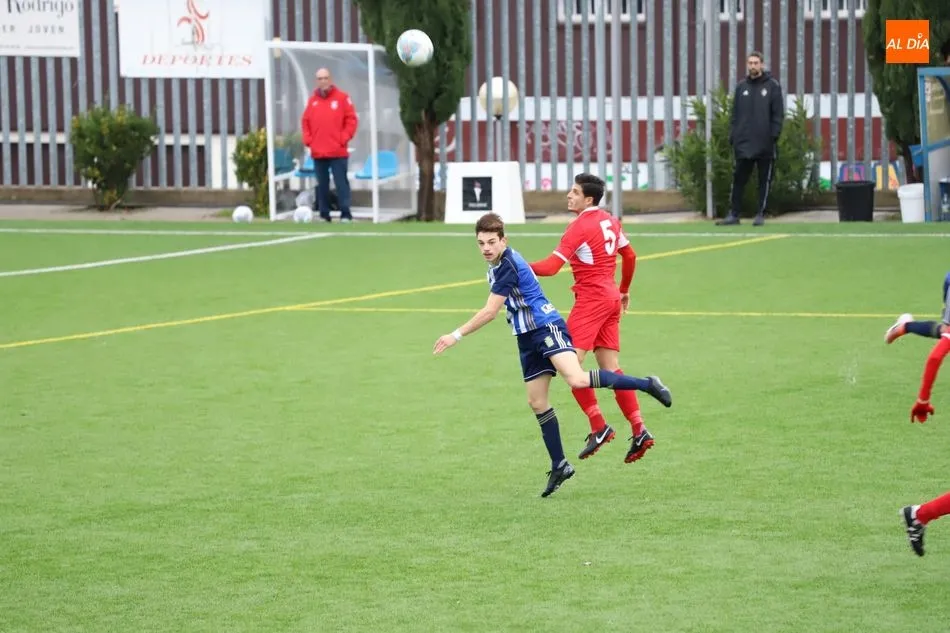 Una disputa en el Navega-Ponferradina B / Lydia González