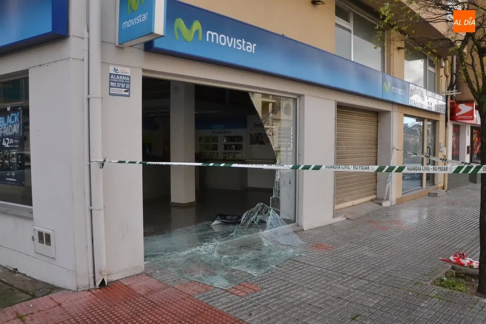 Foto 4 - Entran a robar de nuevo en la tienda de m&oacute;viles de la Avenida de Espa&ntilde;a  