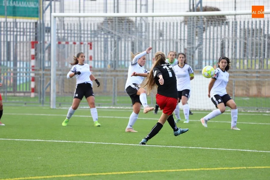 Foto 9 - Importante victoria del Salamanca UDS Femenino en su duelo directo frente al Torrelodones (4-2)