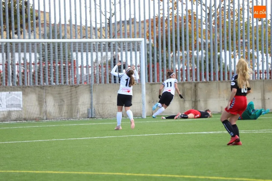 Foto 7 - Importante victoria del Salamanca UDS Femenino en su duelo directo frente al Torrelodones (4-2)
