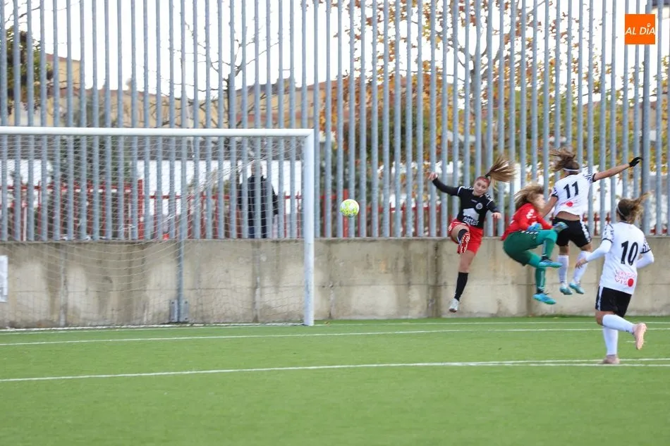 Foto 4 - Importante victoria del Salamanca UDS Femenino en su duelo directo frente al Torrelodones (4-2)