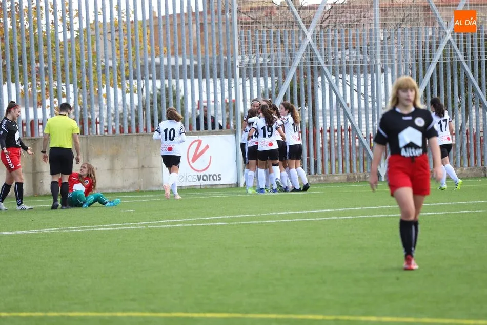 Foto 3 - Importante victoria del Salamanca UDS Femenino en su duelo directo frente al Torrelodones (4-2)