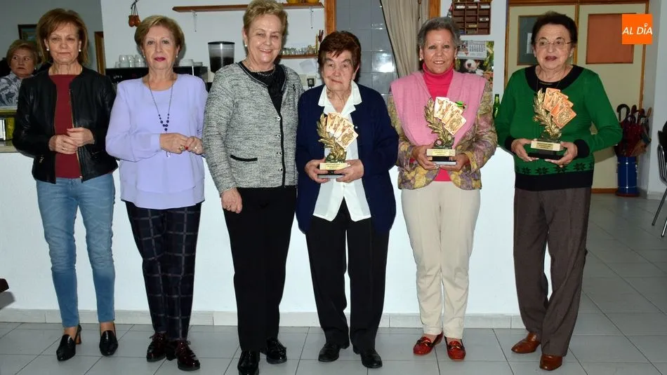 Foto 9 - Un equipo femenino gana el XVIII Campeonato de Brisca&nbsp; en el hogar del jubilado de Lumbrales