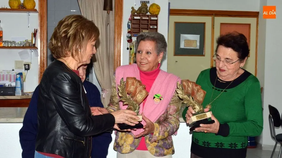 Foto 11 - Un equipo femenino gana el XVIII Campeonato de Brisca&nbsp; en el hogar del jubilado de Lumbrales