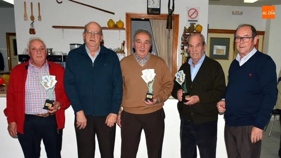 Foto 7 - Un equipo femenino gana el XVIII Campeonato de Brisca&nbsp; en el hogar del jubilado de Lumbrales