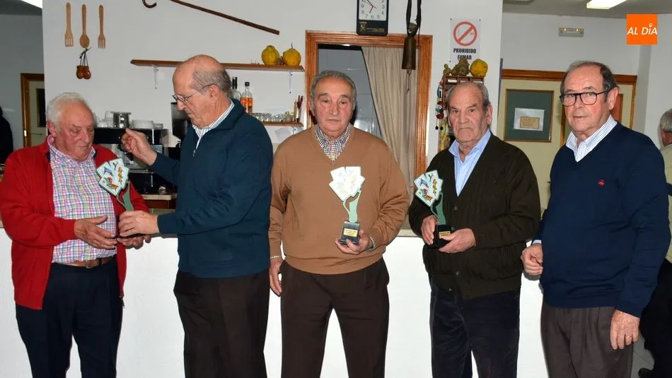 Foto 8 - Un equipo femenino gana el XVIII Campeonato de Brisca&nbsp; en el hogar del jubilado de Lumbrales
