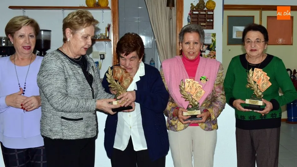 Foto 10 - Un equipo femenino gana el XVIII Campeonato de Brisca&nbsp; en el hogar del jubilado de Lumbrales