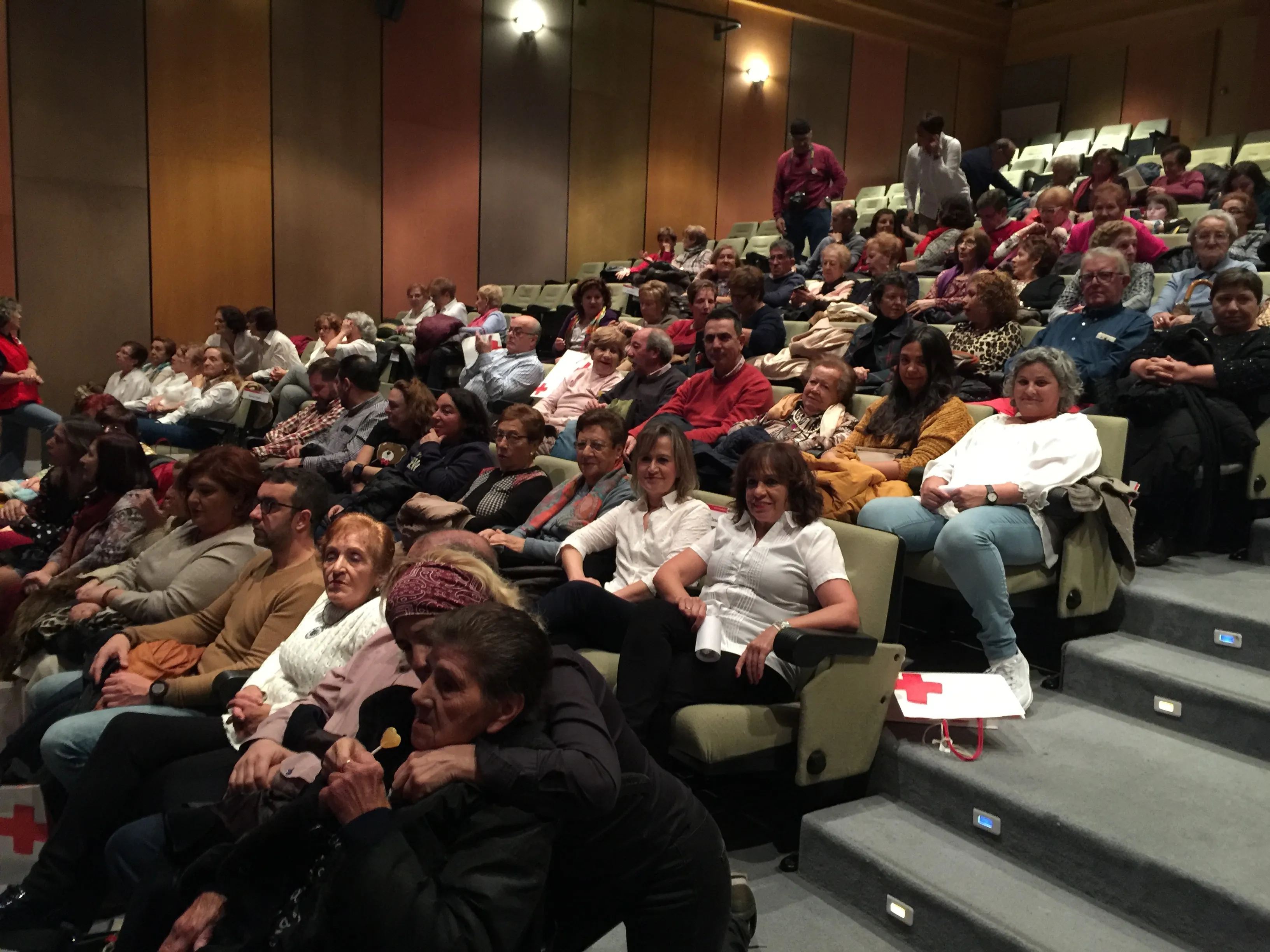 Foto 2 - Cruz Roja reconoce la labor de sus voluntarios en una animada y emotiva gala