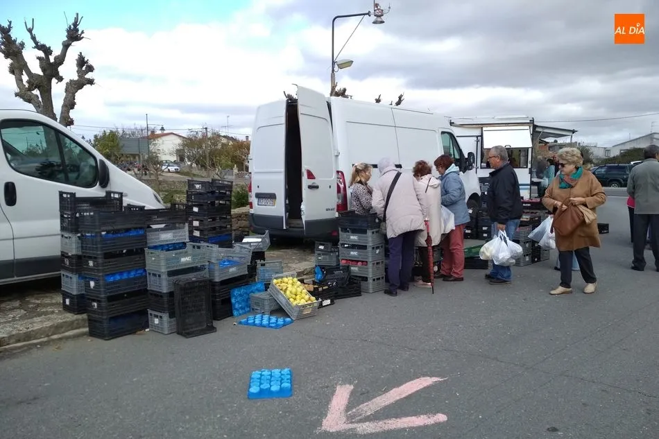 Foto 9 - La lluvia respeta al &uacute;ltimo mercadillo portugu&eacute;s de 2019 en Trabanca&nbsp;  